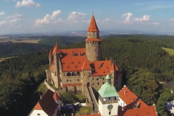 Hrady Bouzov a Šternberk už mají otevřeno Hrady Bouzov a Šternberk už mají otevřeno